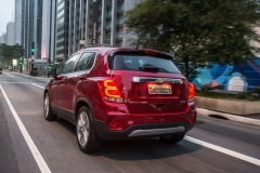 A Chevrolet avança na renovação de sua linha de utilitários esportivos no país. Depois de lançar o Equinox e de incorporar inovações ao Trailblazer, a marca promove o Tracker, que ganha ainda mais sofisticação e tecnologias para posicionar-se no mais alto patamar entre os SUVs urbanos.
